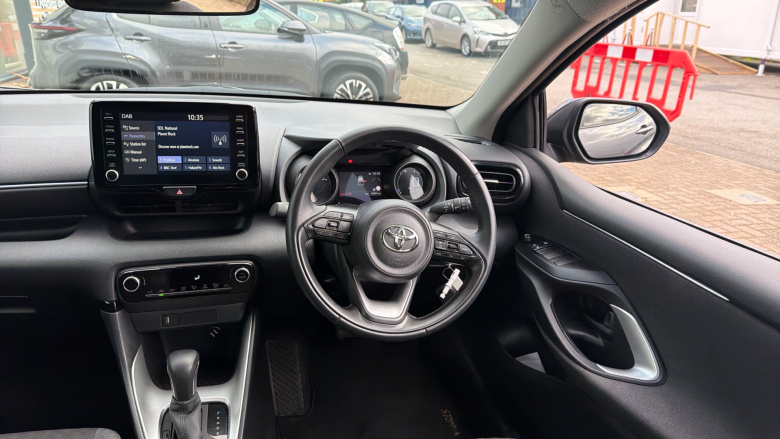 Toyota Yaris 1.5 Hybrid Design 5dr CVT Hybrid Hatchback